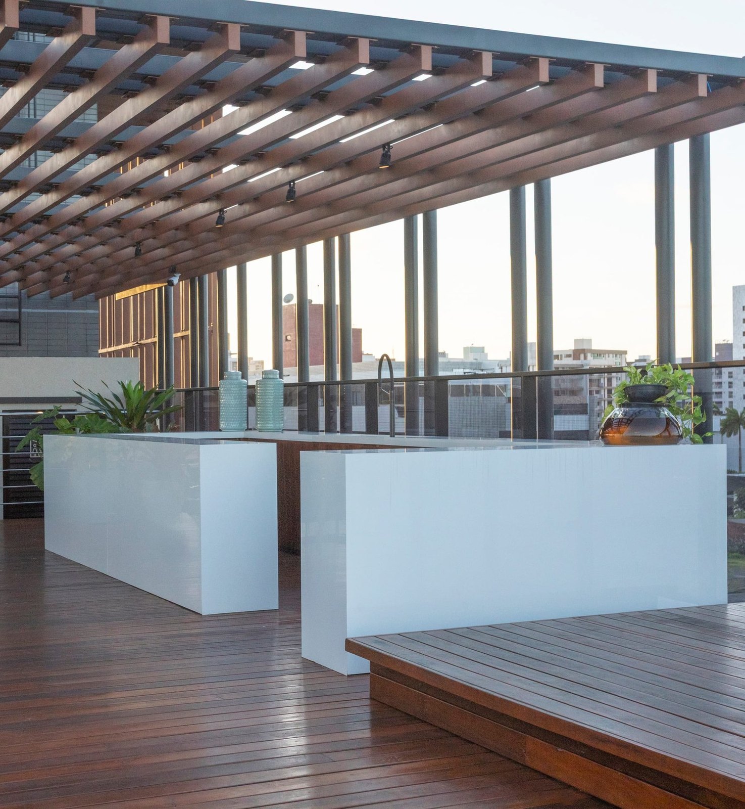 Deck con pérgola — Alta Marine