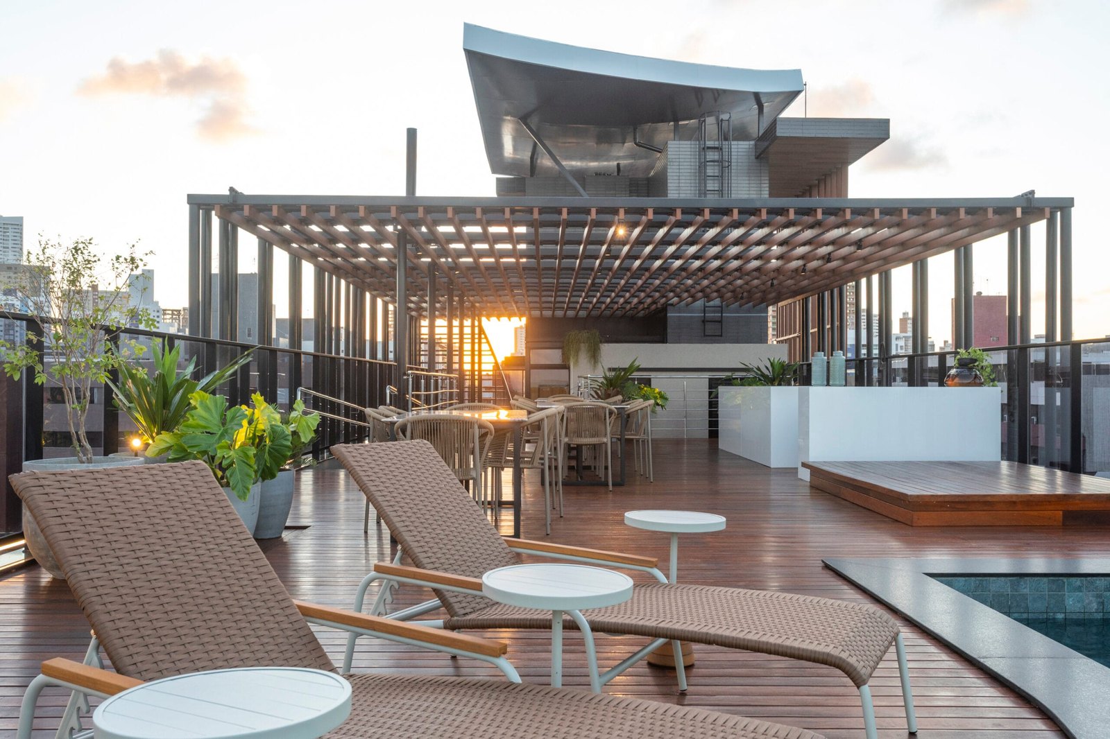 Deck al atardecer — Alta Marine