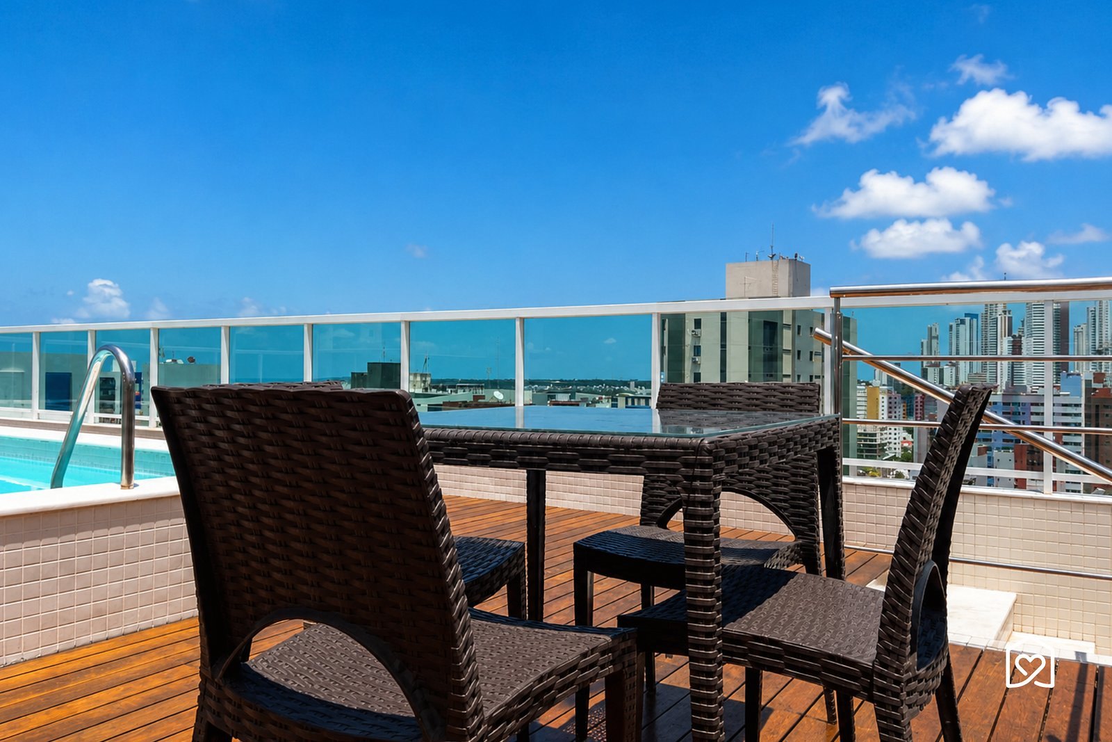 Deck with tables — Antonino Cavalcanti