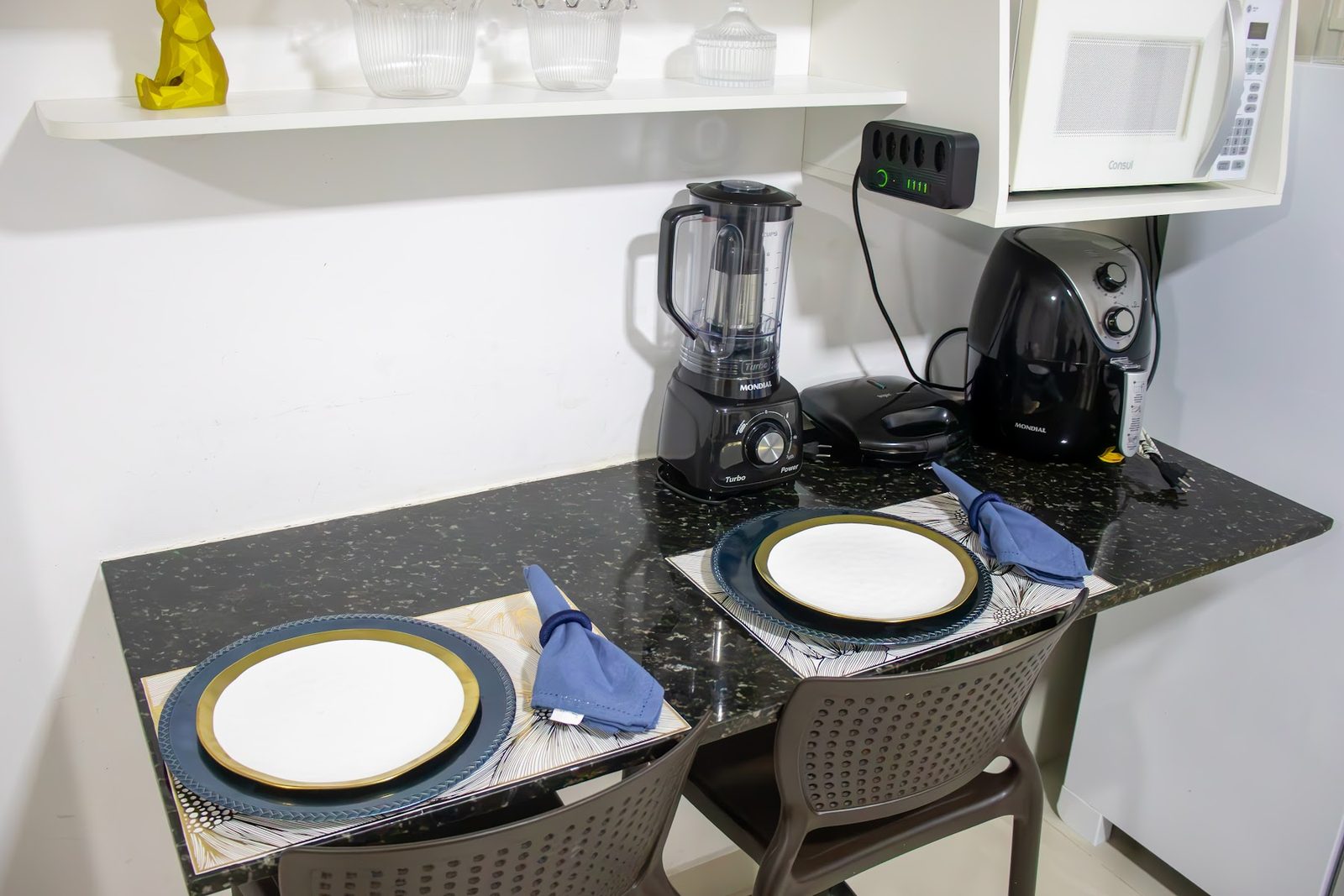 Apartamento 104 · Bancada de refeição — Aruanda