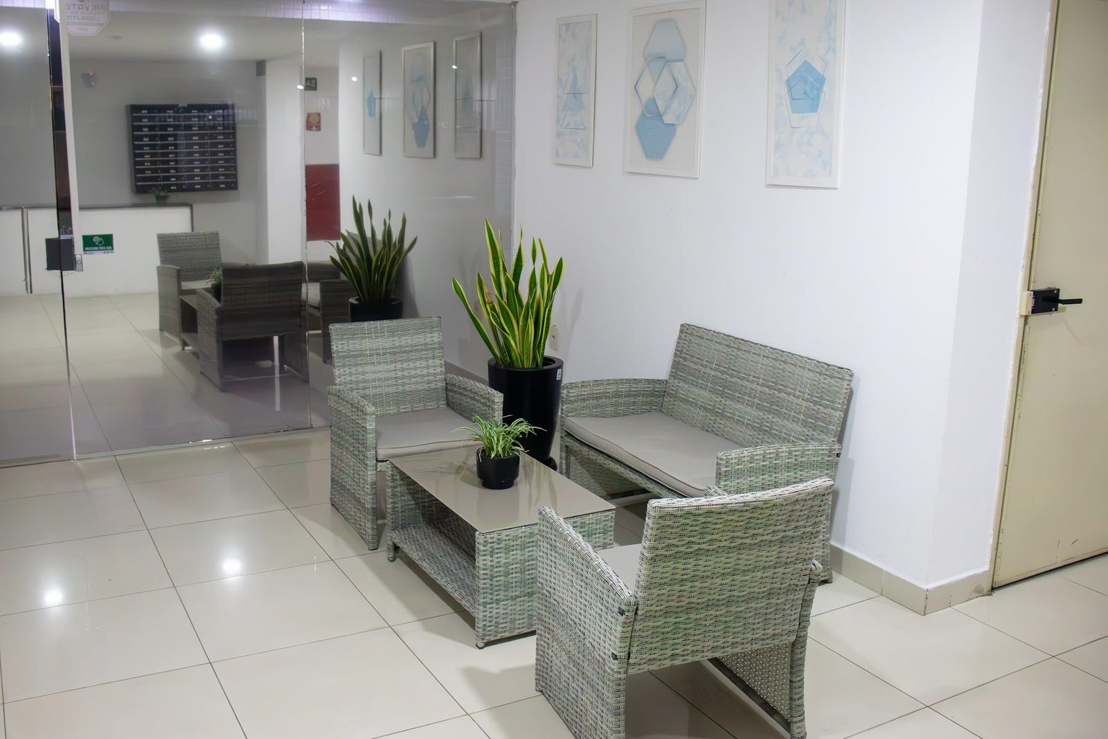 Lobby de prédio de flats em Tambaú, João Pessoa