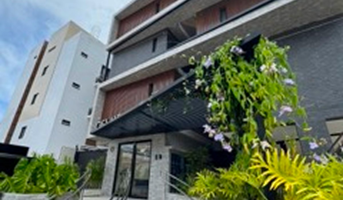 Fachada con jardín — Ciel Home