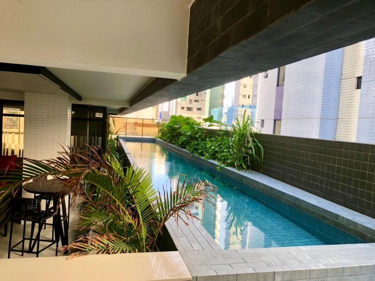 Piscina y jardín — Co-House Tambaú