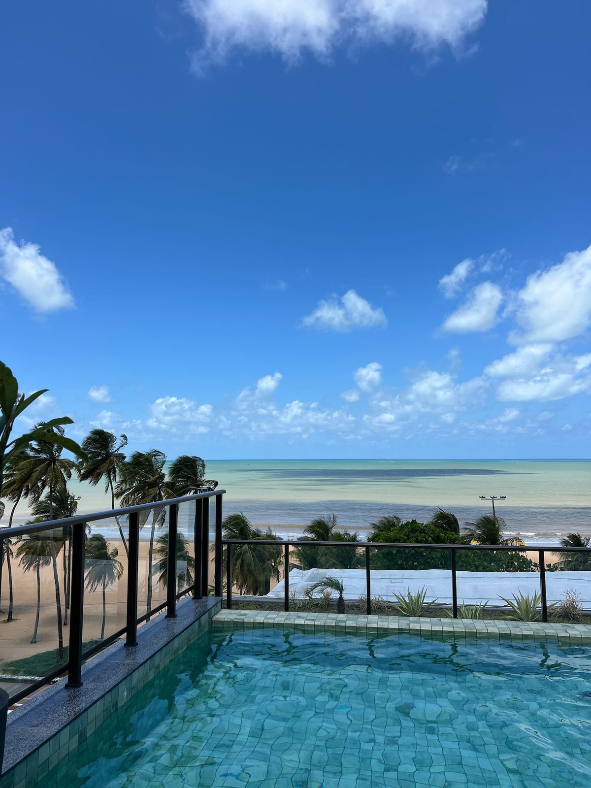 Piscina com vista para o mar — Fortune
