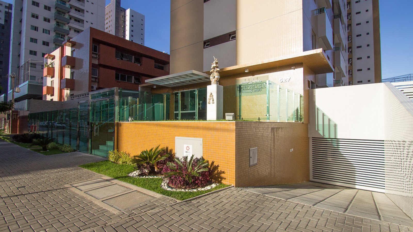 Entrance — Flat Lorenzo Di Credi