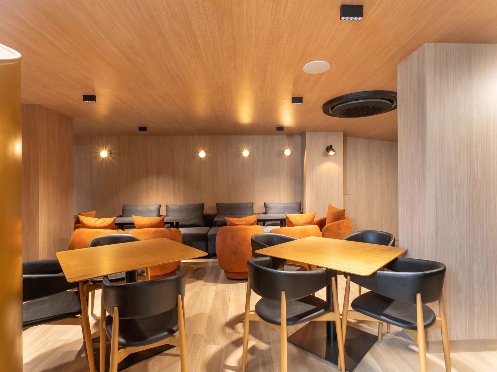 Lounge pub — Setai Edition