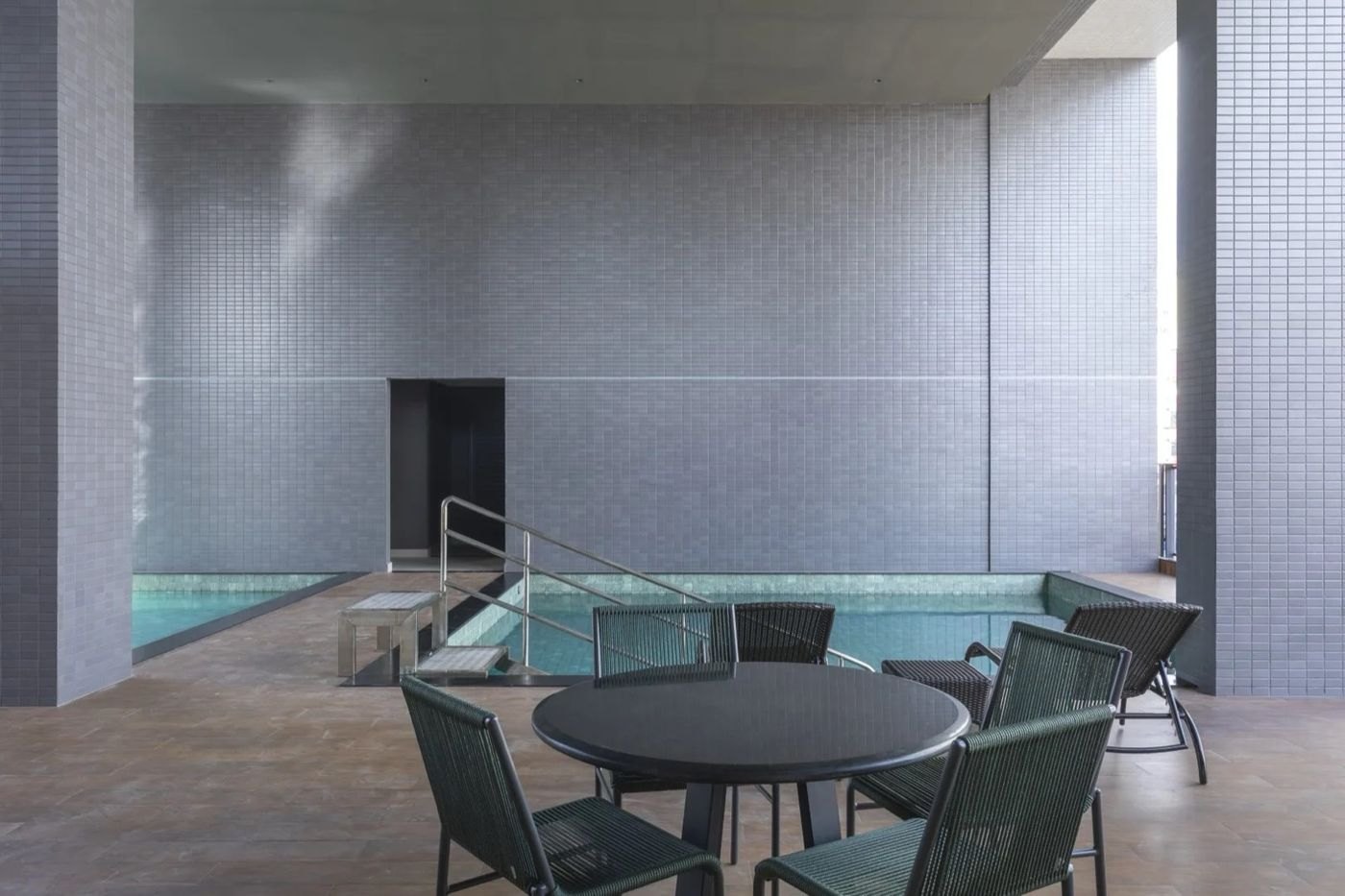 Piscina e lounge — Solaz Smart Living