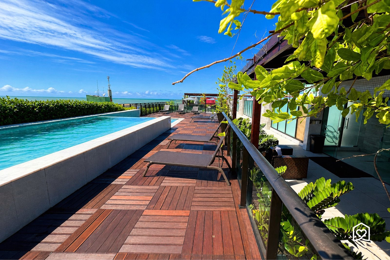 Pool with wooden deck — Eco Summer Tambaú